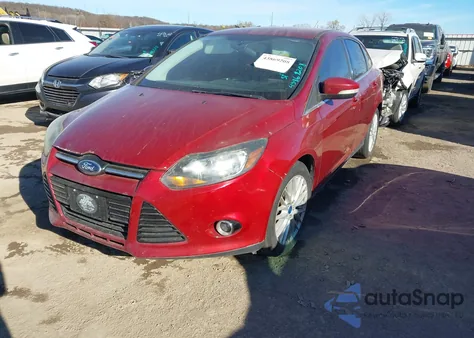 2013 Ford Focus Titanium z USA, uszkodzony, nr VIN 1FADP3J23DL175738